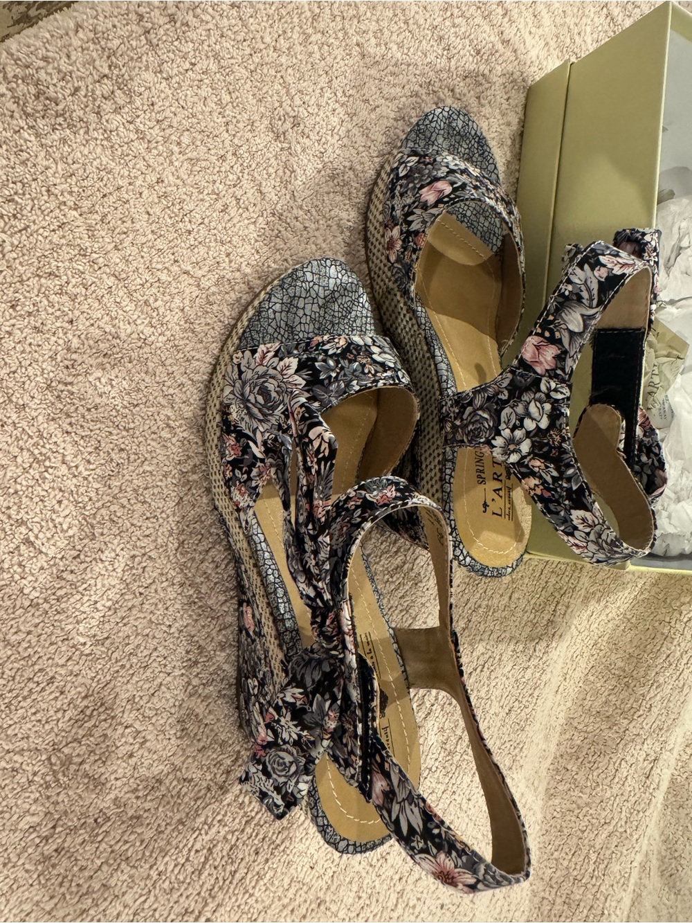 L'ATISTE Black Floral Wedge Sandals with Pink Accents